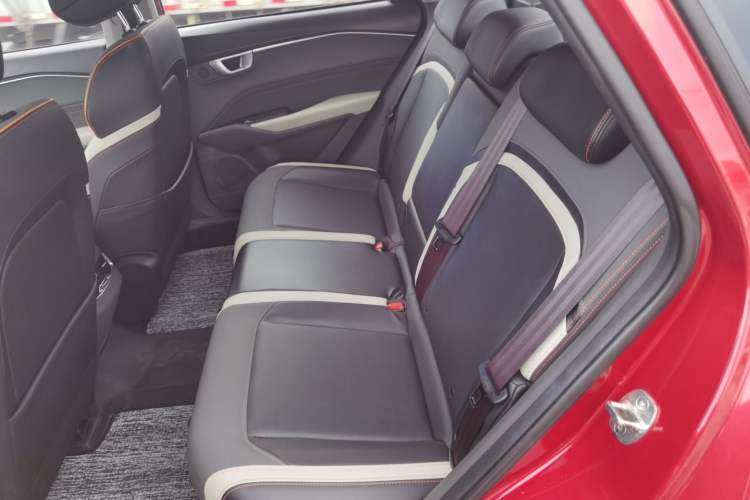 Used Baojun RC-6 2019 1.5T CVT 24-Hour Online Luxury Edition Interior 2