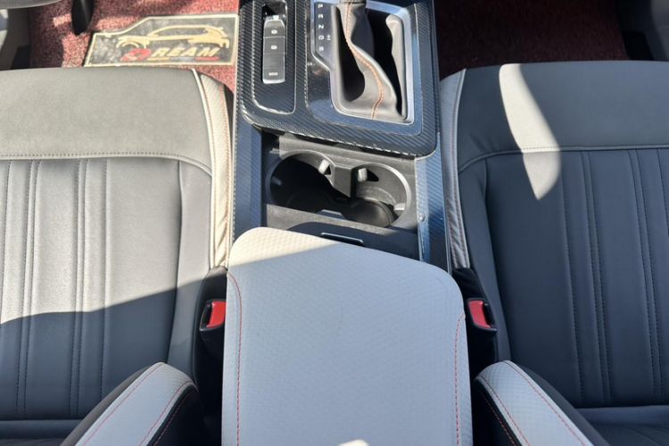 Used Baojun RC-6 2019 1.5T CVT 24-Hour Online Luxury Edition Interior 3