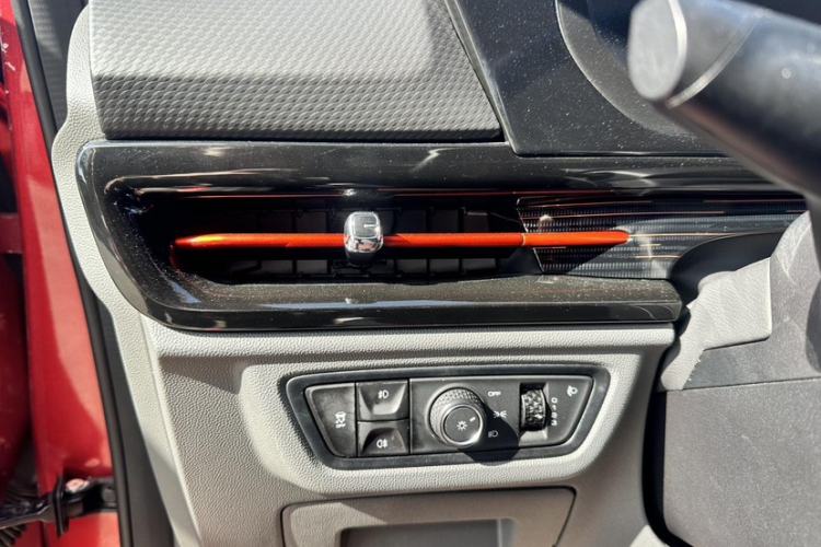 Used Baojun RC-6 2019 1.5T CVT 24-Hour Online Luxury Edition Interior 6
