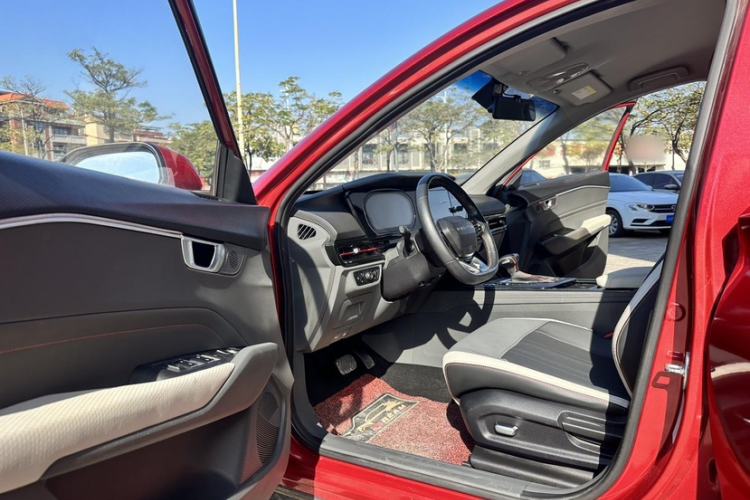 Used Baojun RC-6 2019 1.5T CVT 24-Hour Online Luxury Edition Interior 8