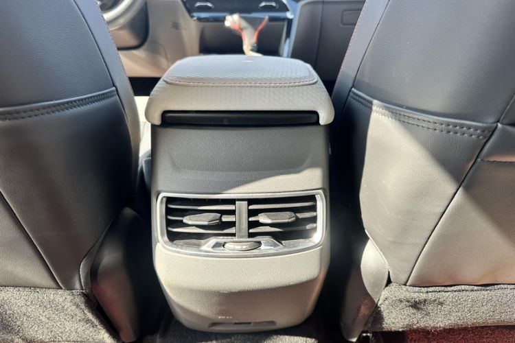Used Baojun RC-6 2019 1.5T CVT 24-Hour Online Luxury Edition Interior 9