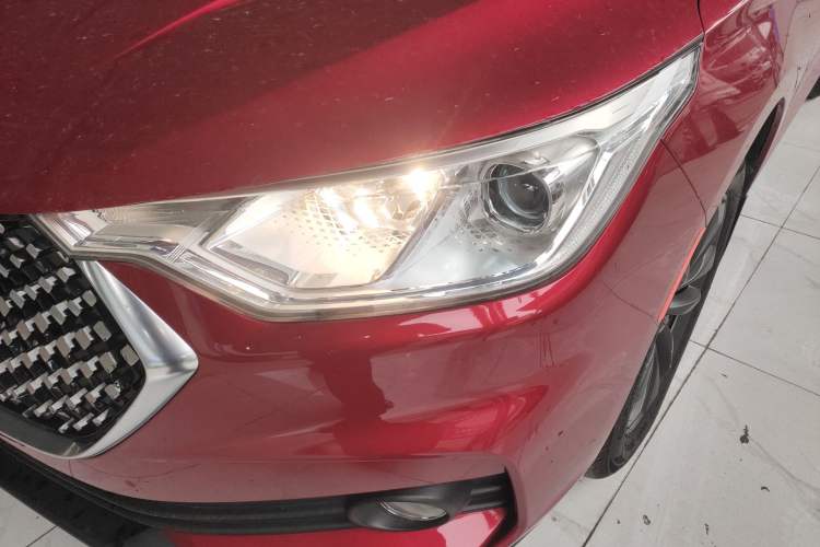 Used Baojun RC-6 2019 1.5T Manual Elite Version with 24-Hour Online Service Left Front Headlight