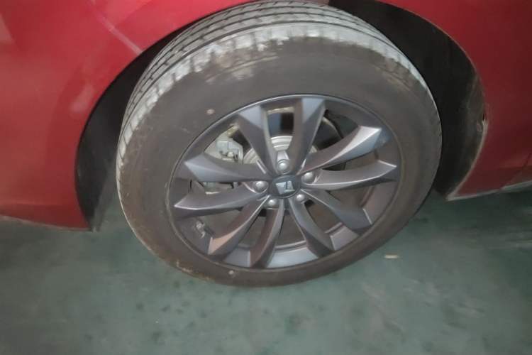 Used Baojun RC-6 2019 1.5T CVT 24-Hour Online Luxury Edition Left Front Wheel Hub
