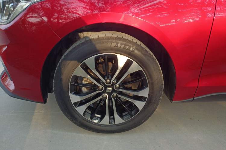 Used Baojun RC-6 2019 1.5T CVT 24-Hour Online Prestige Edition Left Front Wheel Hub