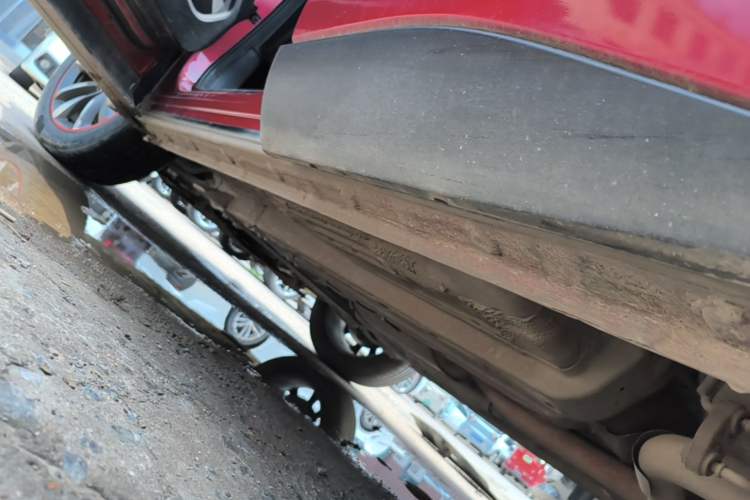 Used Baojun RC-6 2019 1.5T CVT Elite Version with 24-Hour Online Service Left Side Sill