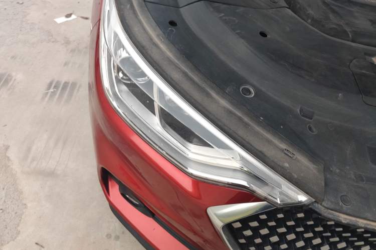 Used Baojun RC-6 2019 1.5T CVT Elite Version with 24-Hour Online Service Right Front Headlight