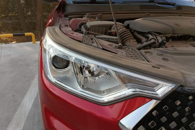Used Baojun RC-6 2019 1.5T CVT Elite Version with 24-Hour Online Service Right Front Headlight