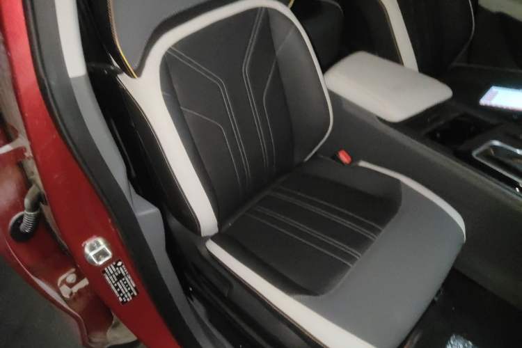 Used Baojun RC-6 2019 1.5T CVT 24-Hour Online Luxury Edition Right Front Seat