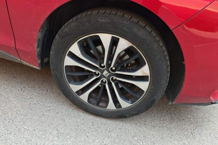 Used Baojun RC-6 2019 1.5T CVT 24-Hour Online Prestige Edition Right Front Wheel Hub