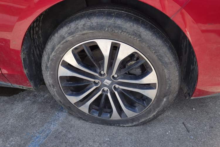 Used Baojun RC-6 2019 1.5T CVT 24-Hour Online Prestige Edition Right Front Wheel Hub