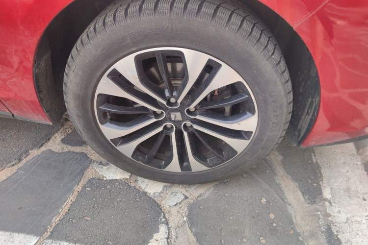 Used Baojun RC-6 2019 1.5T CVT 24-Hour Online Prestige Edition Right Front Wheel Hub
