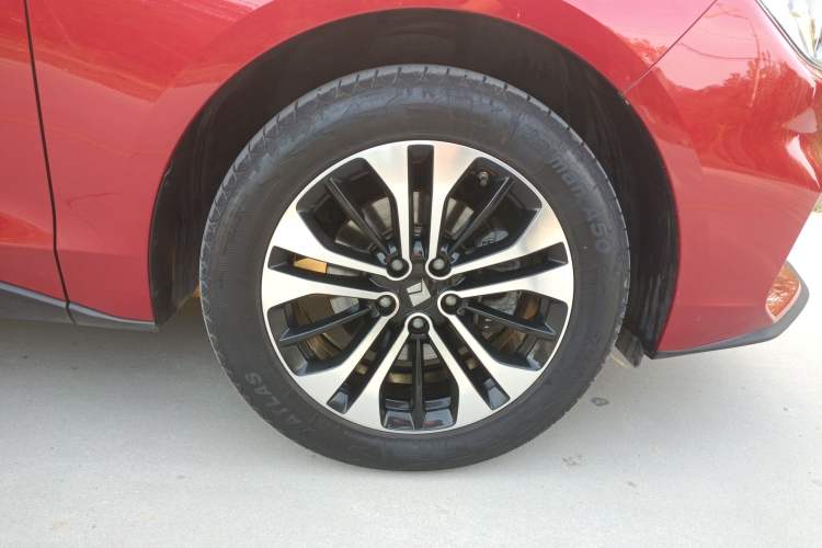 Used Baojun RC-6 2019 1.5T CVT 24-Hour Online Prestige Edition Right Front Wheel Hub