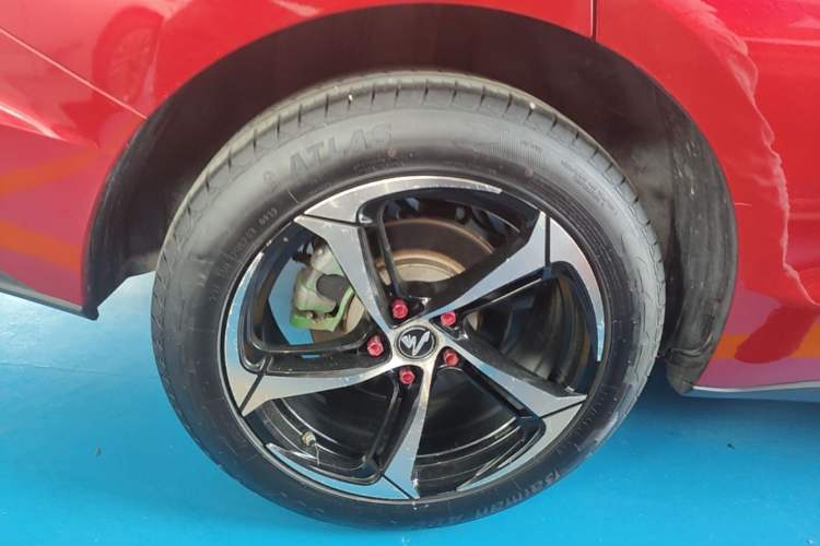 Used Baojun RC-6 2019 1.5T CVT 24-Hour Online Luxury Edition Right Rear Wheel Hub