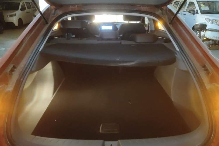 Used Baojun RC-6 2019 1.5T CVT 24-Hour Online Luxury Edition Trunk