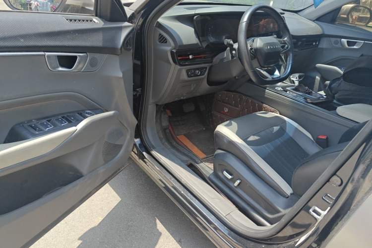 Used Baojun RC-6 2019 1.5T CVT 24-Hour Online Luxury Edition Interior 3