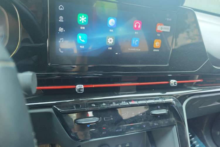 Used Baojun RC-6 2019 1.5T Manual 24-Hour Online Luxury Version Audio And AC Panel