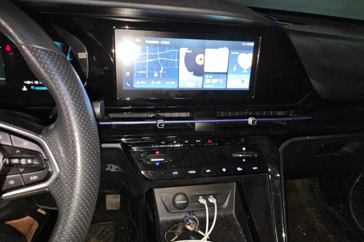 Used Baojun RC-6 2019 1.5T Manual Elite Version with 24-Hour Online Service Audio And AC Panel