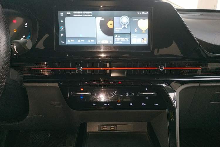 Used Baojun RC-6 2019 1.5T CVT 24-Hour Online Luxury Edition Audio And AC Panel