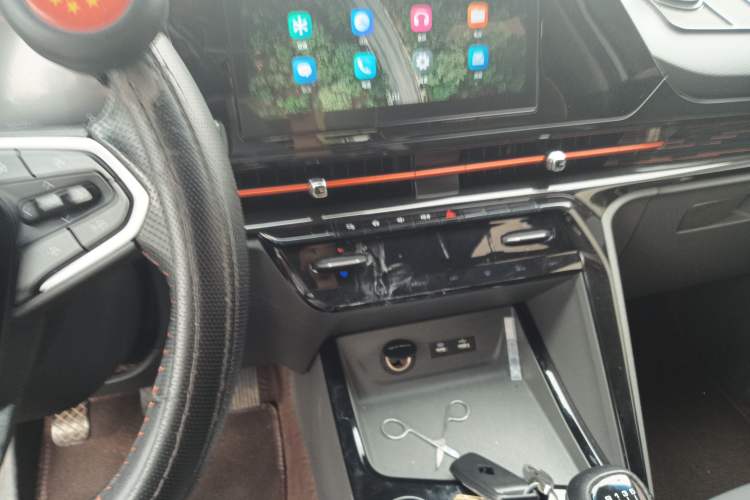 Used Baojun RC-6 2019 1.5T Manual 24-Hour Online Luxury Version Audio And AC Panel