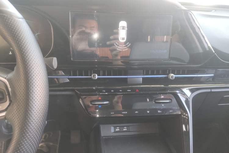 Used Baojun RC-6 2019 1.5T CVT Elite Version with 24-Hour Online Service Audio And AC Panel