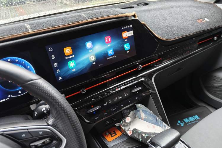 Used Baojun RC-6 2019 1.5T CVT 24-Hour Online Prestige Edition Audio And AC Panel