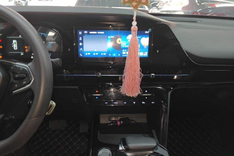 Used Baojun RC-6 2019 1.5T CVT Elite Version with 24-Hour Online Service Audio And AC Panel