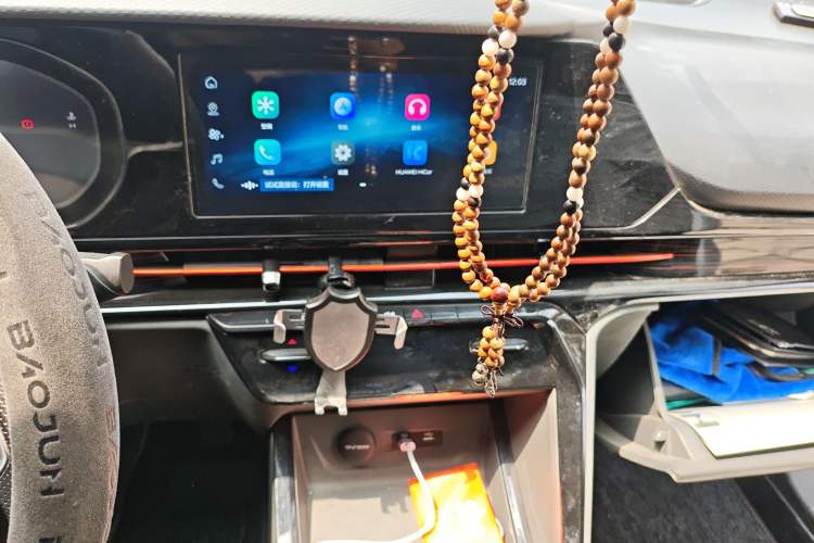 Used Baojun RC-6 2019 1.5T Manual 24-Hour Online Luxury Version Audio And AC Panel
