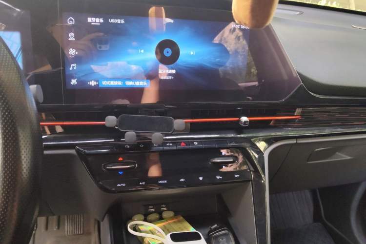 Used Baojun RC-6 2019 1.5T CVT 24-Hour Online Prestige Edition Audio And AC Panel