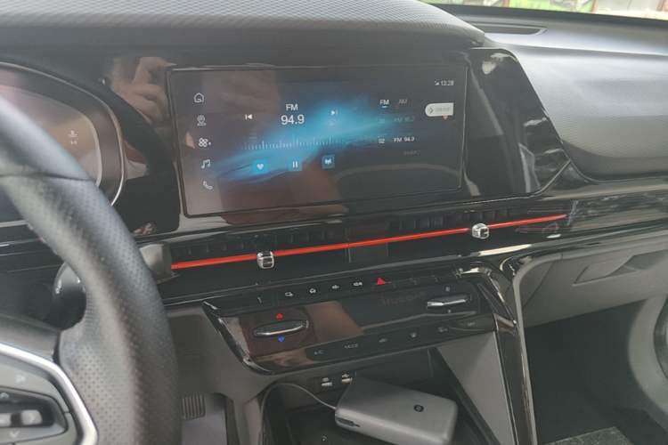 Used Baojun RC-6 2019 1.5T CVT 24-Hour Online Luxury Edition Audio And AC Panel