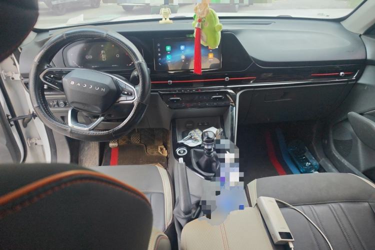 Used Baojun RC-6 2019 1.5T Manual 24-Hour Online Luxury Version Center Console