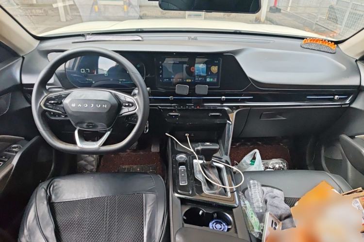 Used Baojun RC-6 2019 1.5T CVT Elite Version with 24-Hour Online Service Center Console