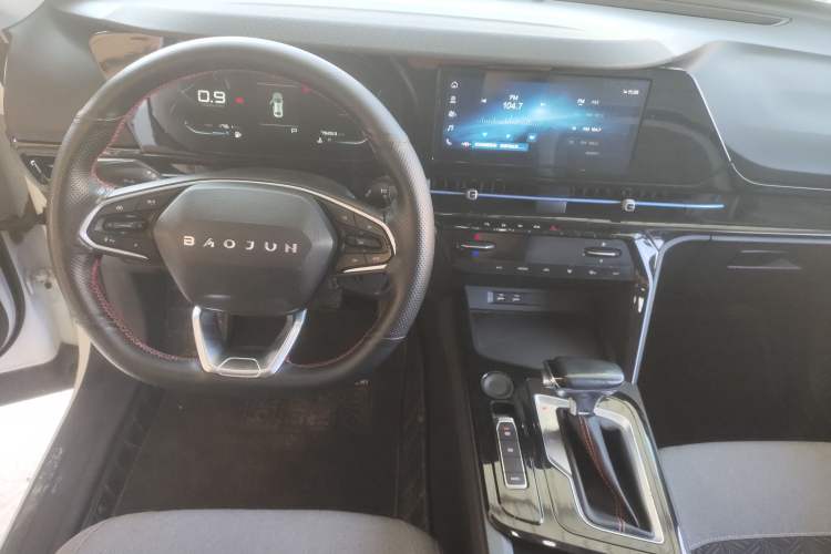 Used Baojun RC-6 2019 1.5T CVT Elite Version with 24-Hour Online Service Center Console
