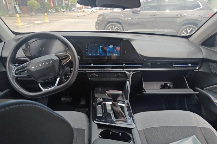 Used Baojun RC-6 2019 1.5T CVT Elite Version with 24-Hour Online Service Center Console