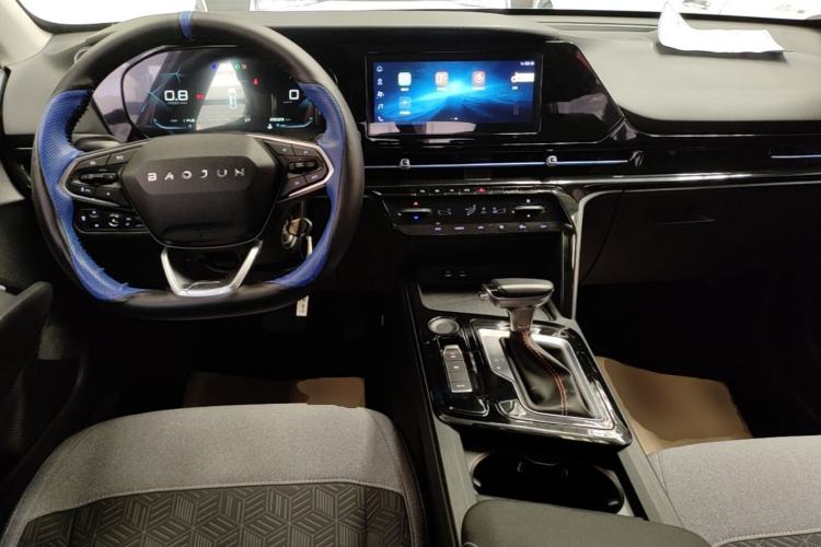 Used Baojun RC-6 2019 1.5T CVT Elite Version with 24-Hour Online Service Center Console