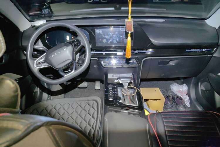Used Baojun RC-6 2019 1.5T CVT Elite Version with 24-Hour Online Service Center Console