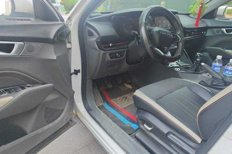 Used Baojun RC-6 2019 1.5T Manual 24-Hour Online Luxury Version Driver Seat