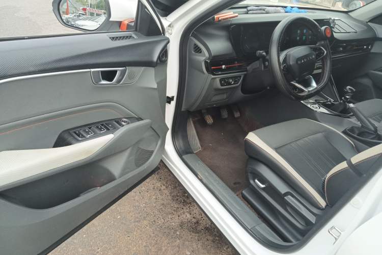 Used Baojun RC-6 2019 1.5T Manual 24-Hour Online Luxury Version Driver Seat