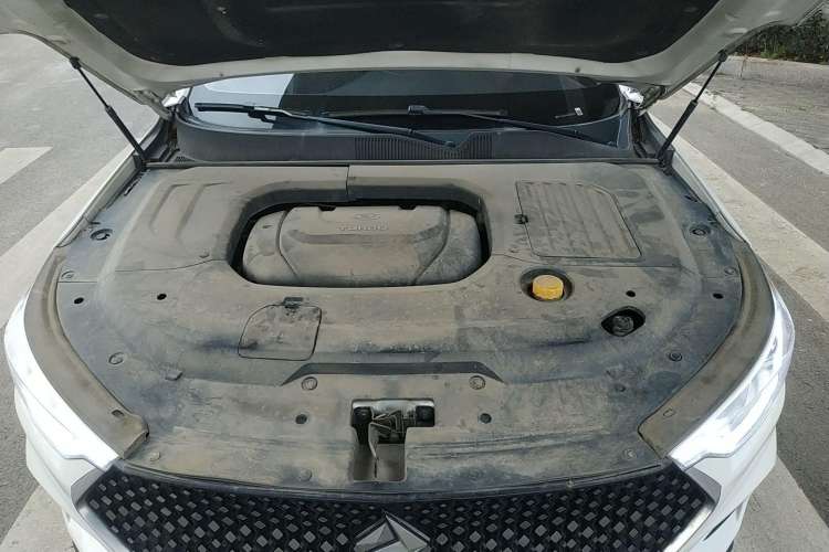 Used Baojun RC-6 2019 1.5T CVT 24-Hour Online Luxury Edition Engine Bay