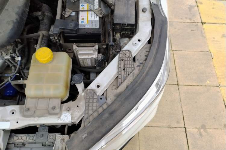 Used Baojun RC-6 2019 1.5T CVT 24-Hour Online Flagship Edition Engine Bay Left