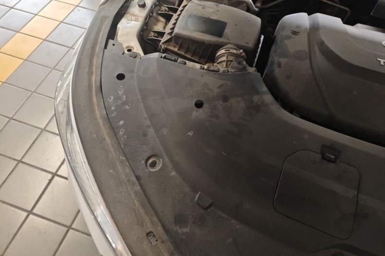 Used Baojun RC-6 2019 1.5T CVT 24-Hour Online Luxury Edition Engine Bay Right