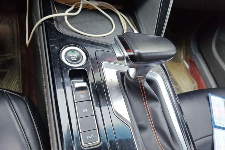 Used Baojun RC-6 2019 1.5T CVT 24-Hour Online Luxury Edition Gear Lever