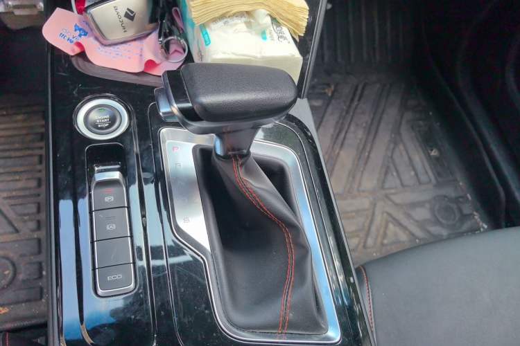 Used Baojun RC-6 2019 1.5T CVT 24-Hour Online Flagship Edition Gear Lever