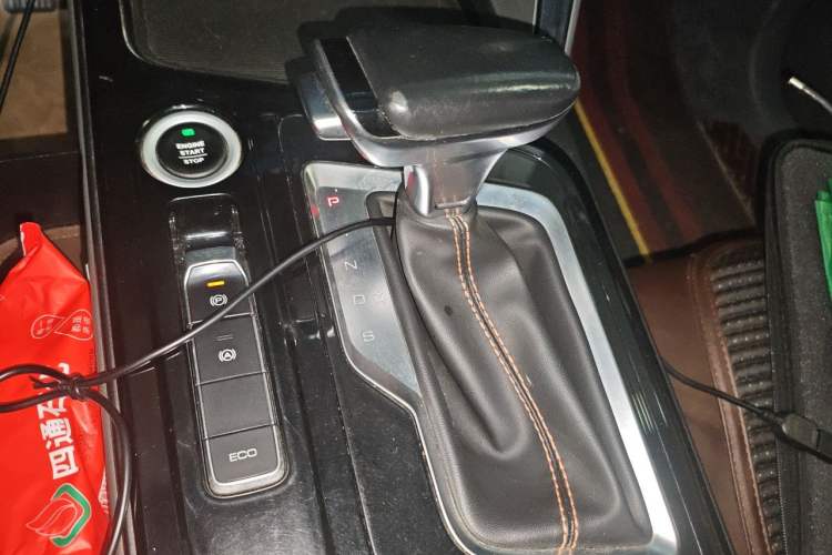 Used Baojun RC-6 2019 1.5T CVT 24-Hour Online Luxury Edition Gear Lever