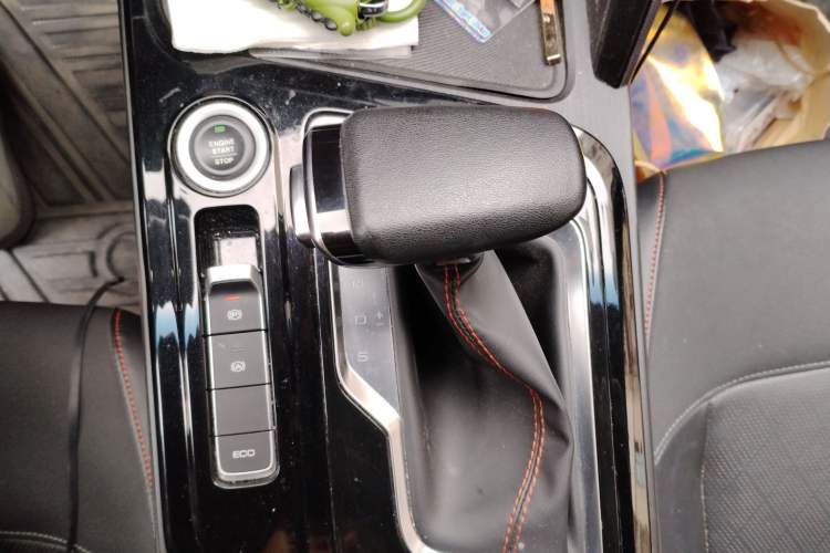 Used Baojun RC-6 2019 1.5T CVT 24-Hour Online Flagship Edition Gear Lever