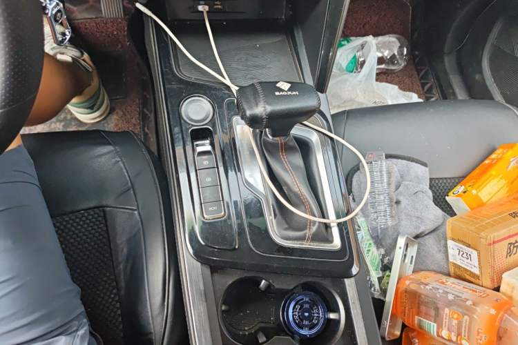 Used Baojun RC-6 2019 1.5T CVT Elite Version with 24-Hour Online Service Gear Lever