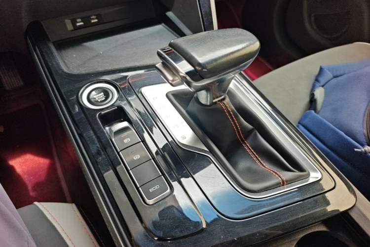 Used Baojun RC-6 2019 1.5T CVT 24-Hour Online Luxury Edition Gear Lever