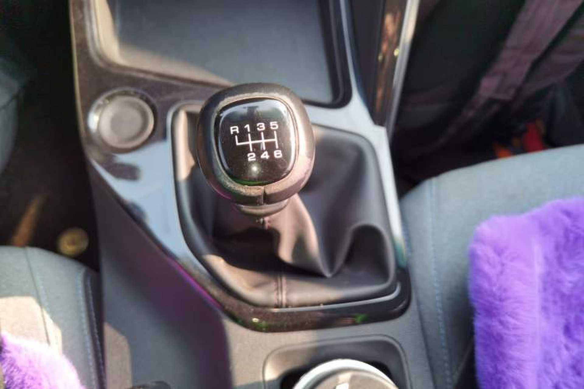 Used Baojun RC-6 2019 1.5T Manual Elite Version with 24-Hour Online Service Gear Lever