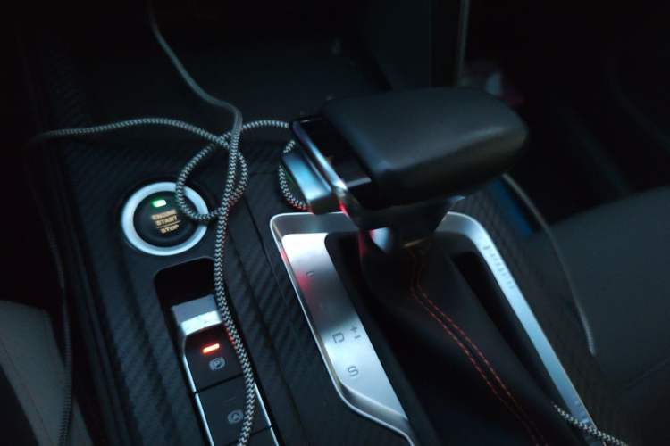 Used Baojun RC-6 2019 1.5T CVT 24-Hour Online Luxury Edition Gear Lever