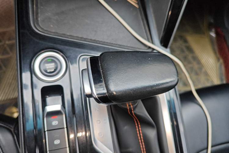 Used Baojun RC-6 2019 1.5T CVT 24-Hour Online Luxury Edition Gear Lever
