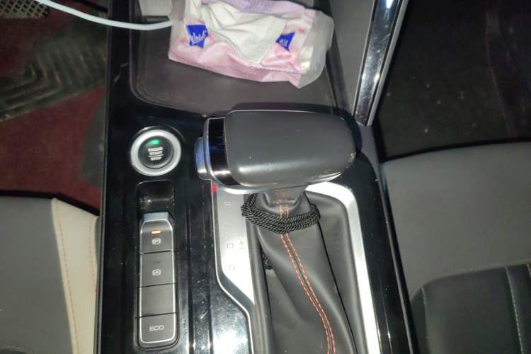 Used Baojun RC-6 2019 1.5T CVT 24-Hour Online Prestige Edition Gear Lever